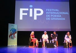 Un momento de la charla con Antonio Mercero y Agustín Martínez, dos de las tres mentes literarias que firman como Carmen Mola.