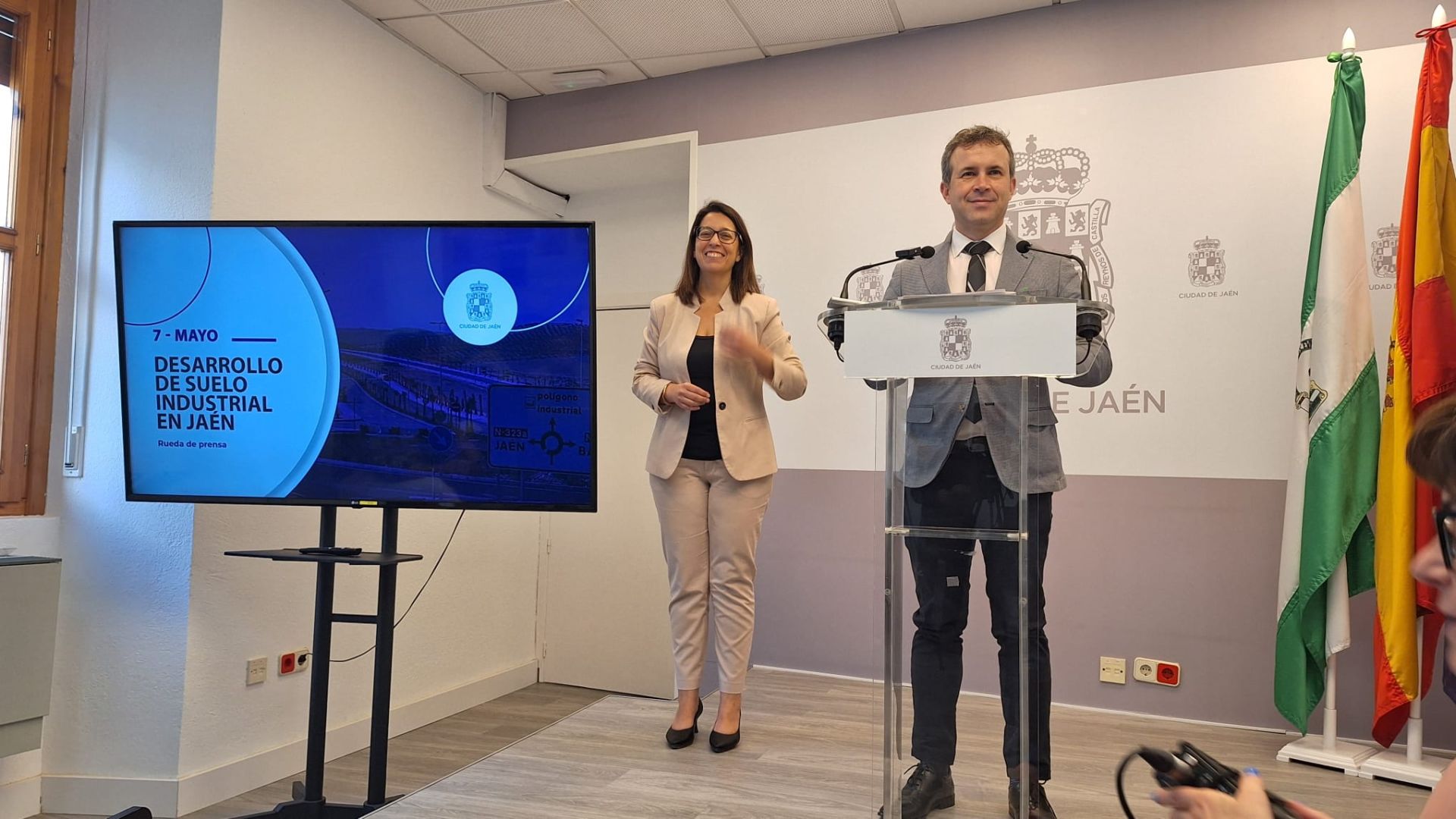 África Colomo y Julio Millán, en rueda de prensa.