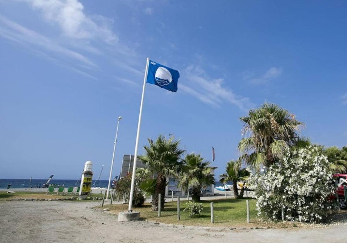 Estas son las 14 playas de granada con bandera azul | ideal