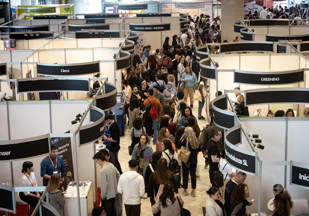 89 empresas buscan talento en la v feria de empleo de granada | ideal