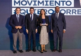 Miguel López Abad y Javier González De Lara, presidentes de la patronal de Murcia y Andalucía entregan un premio a María Martínez de la patronal valenciana, junto a Gerardo Cuerva.