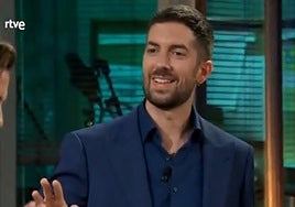 David Broncano, en La Revuelta, durante la visita de Manuel Carrasco.