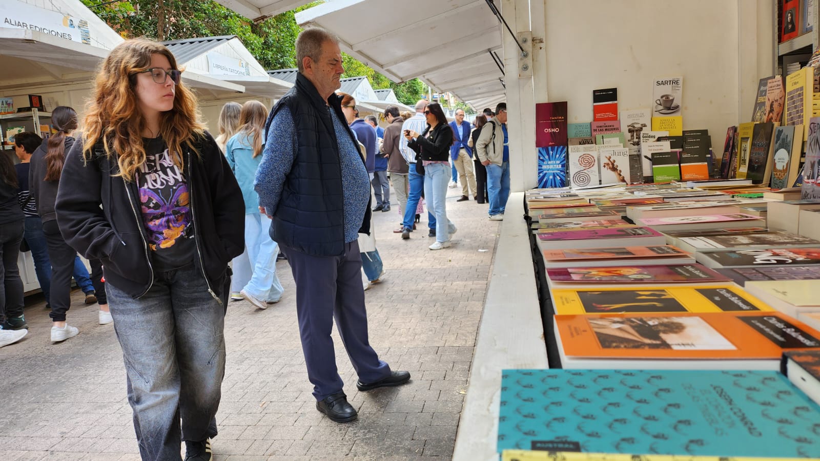 Primeros lectores se acercan a la Feria del Libro de Jaén.