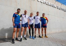 José Manuel, Fernando, Mari Nieves, Francisco y Marco Antonio, cinco de los policías que correrán la Ruta 091.
