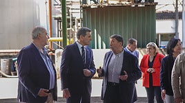 Fernández visitó la nueva central de producción térmica con biomasa que lleva a cabo en la provincia Granada la empresa Aceites Sierra Sur de Pinos Puente.