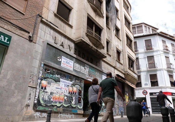 El edificio de La verdad en la esquina de Capuchinas con Lucena
