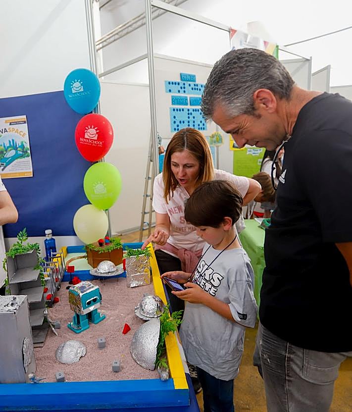Imagen secundaria 2 - El aniversario generó un gran ambiente en el Parque delas Ciencias.