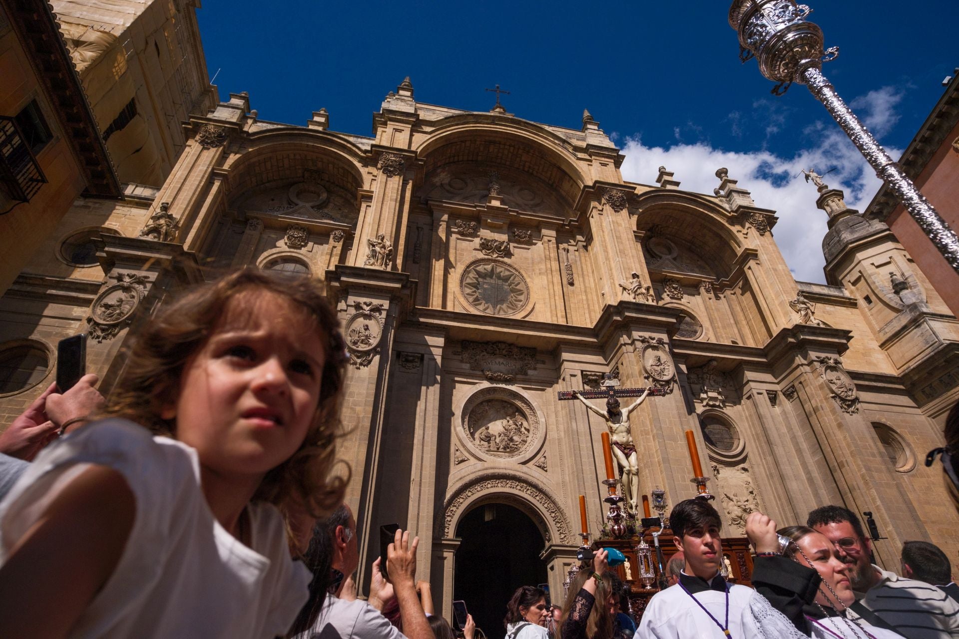 Así ha arropado Granada al Crucificado del Silencio