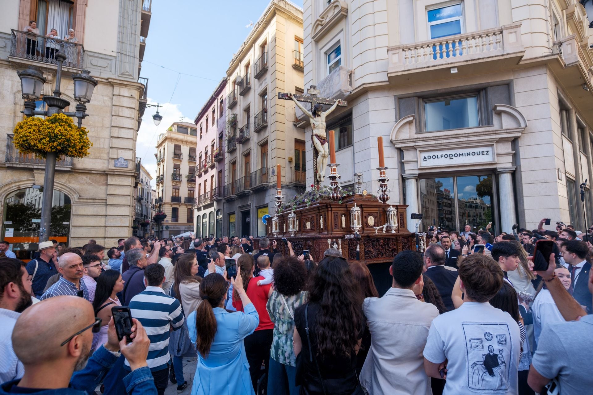 Así ha arropado Granada al Crucificado del Silencio