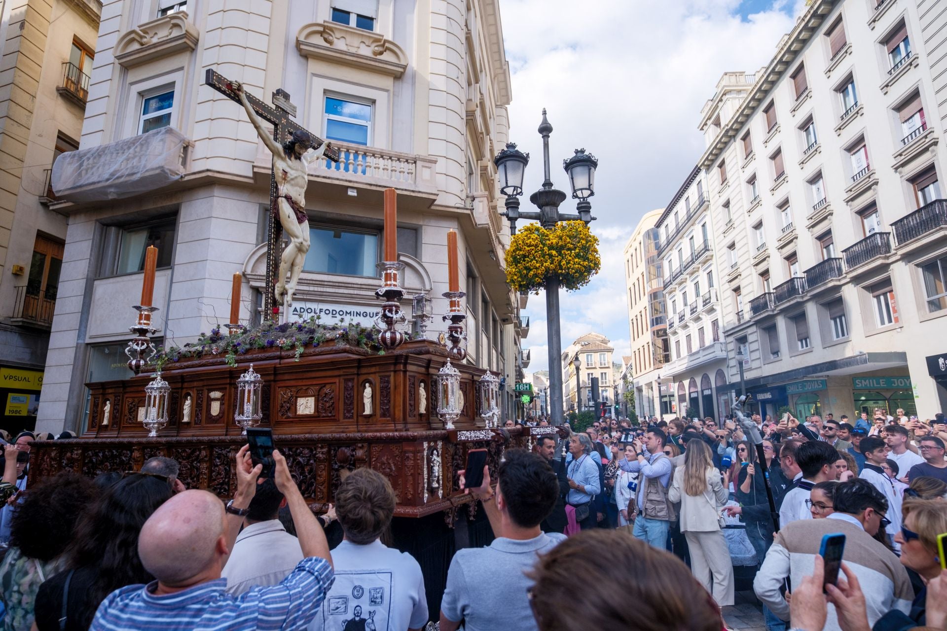 Así ha arropado Granada al Crucificado del Silencio