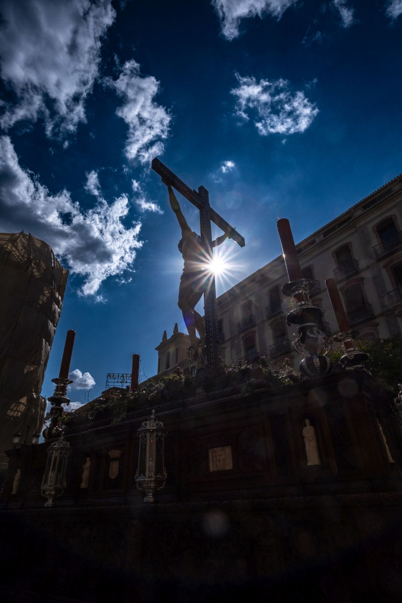 Así ha arropado Granada al Crucificado del Silencio