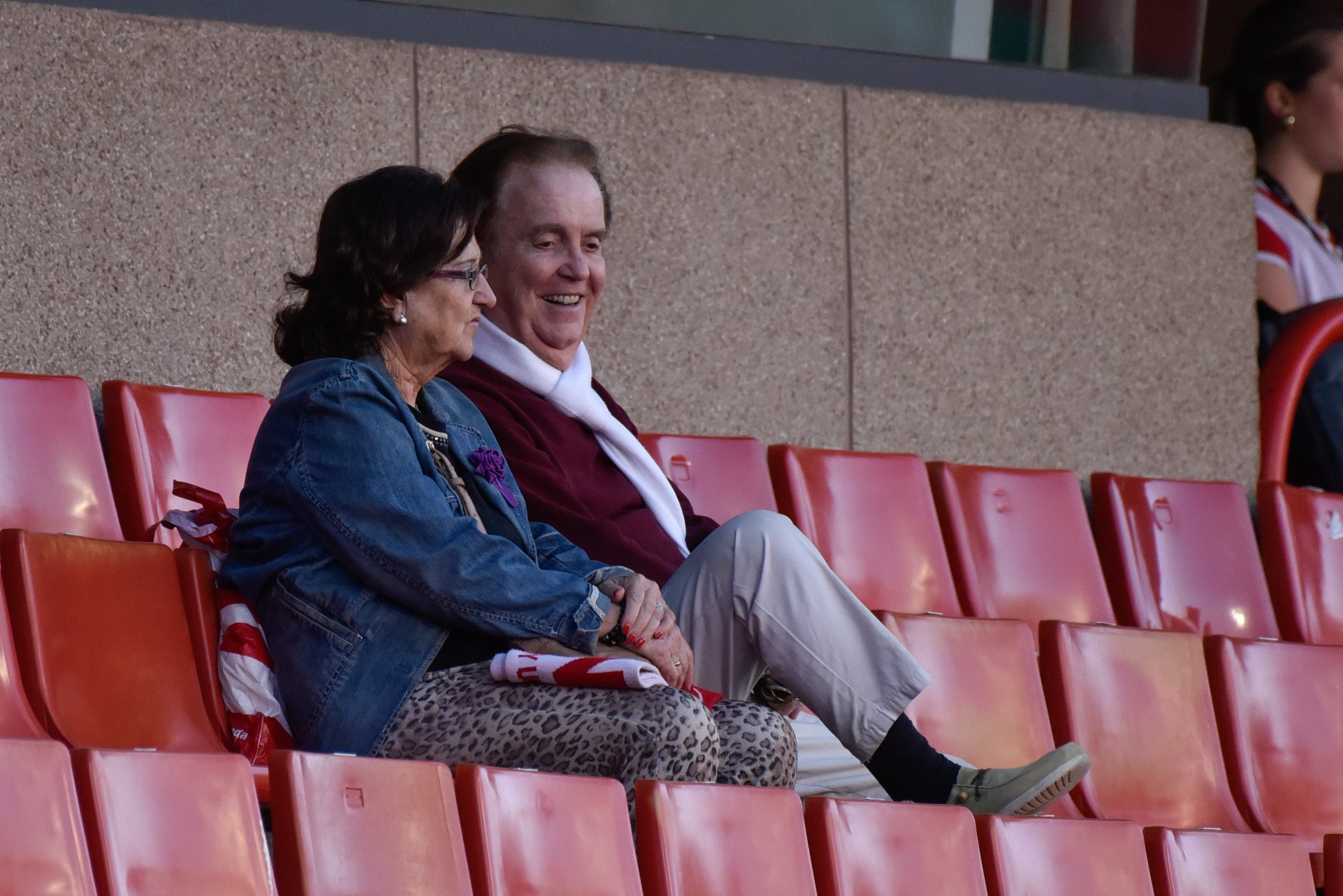 Encuéntrate en la grada del Granada-Eibar