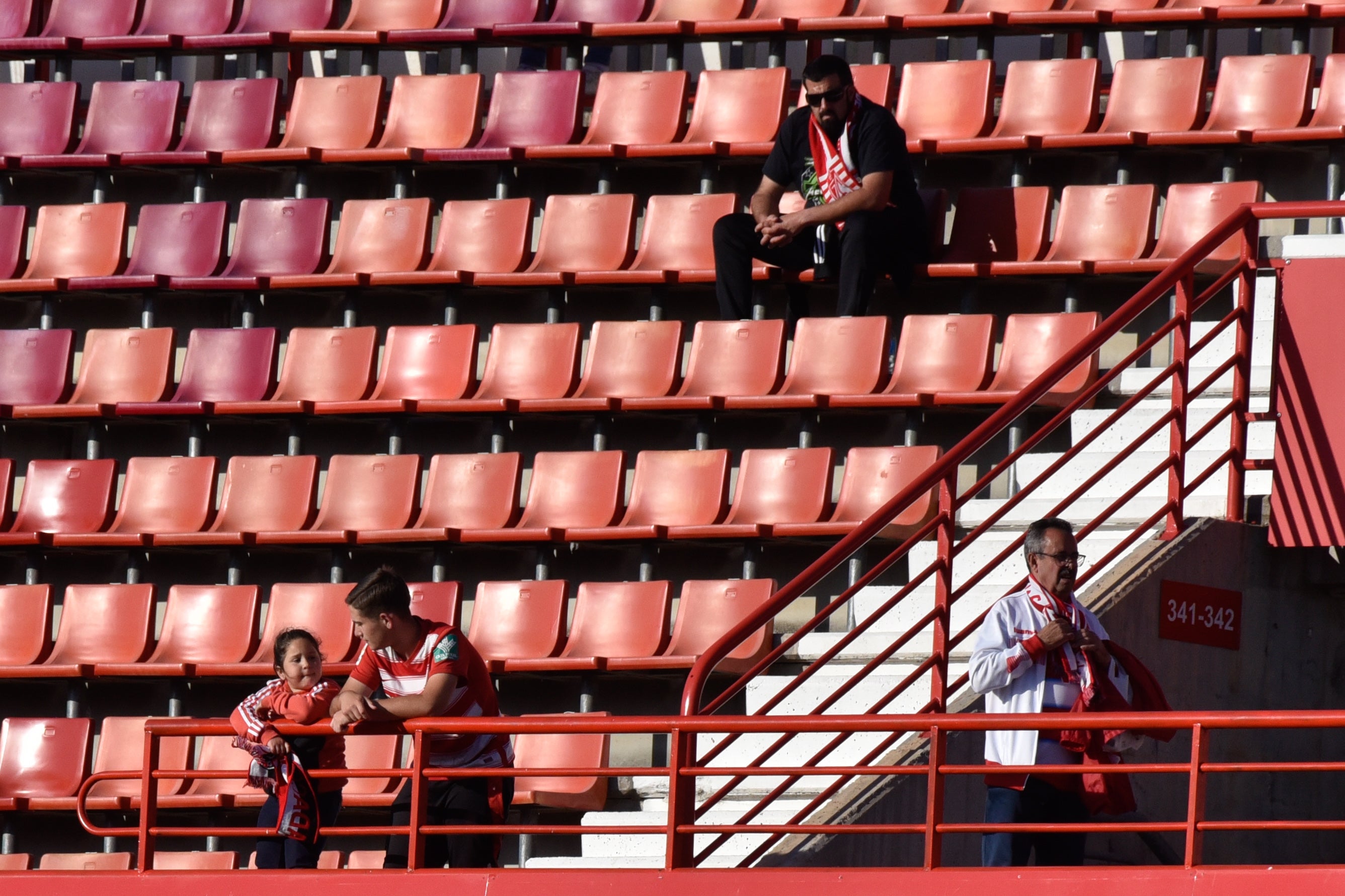 Encuéntrate en la grada del Granada-Eibar