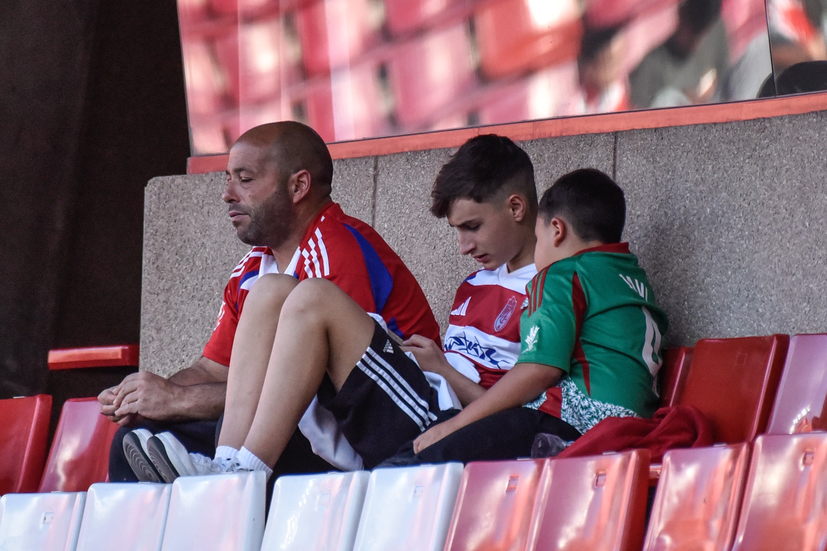 Encuéntrate en la grada del Granada-Eibar