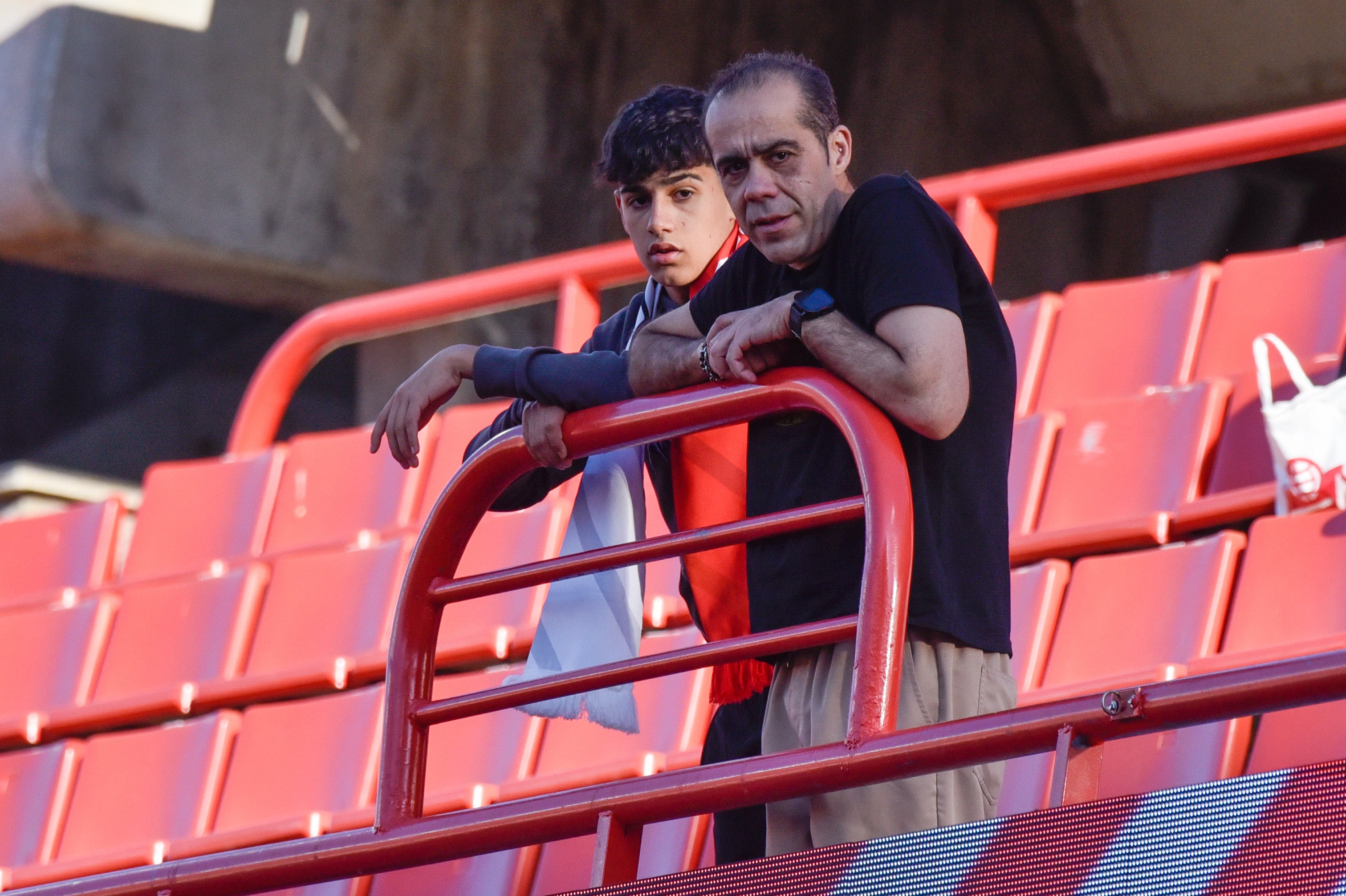 Encuéntrate en la grada del Granada-Eibar