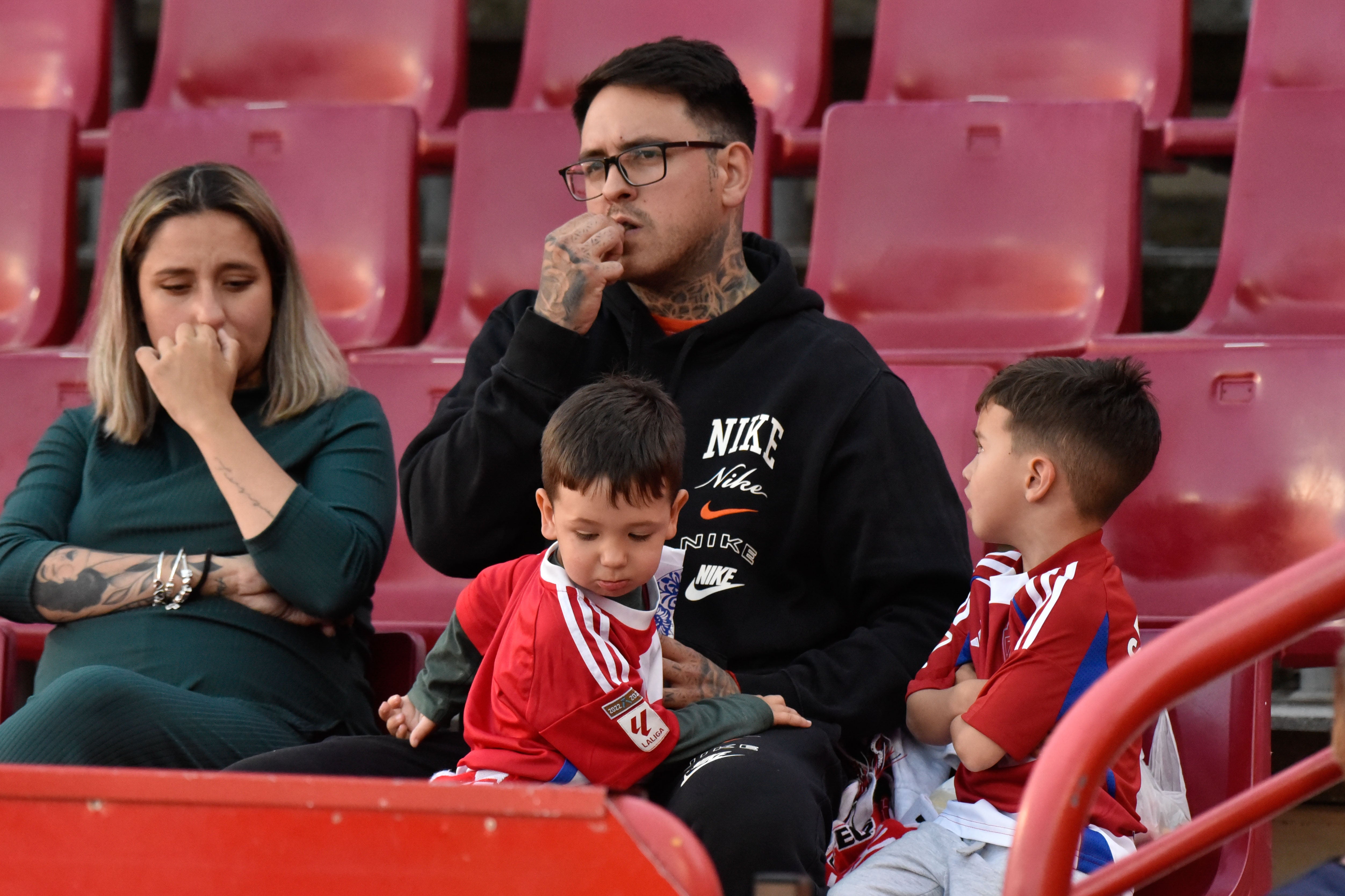 Encuéntrate en la grada del Granada-Eibar