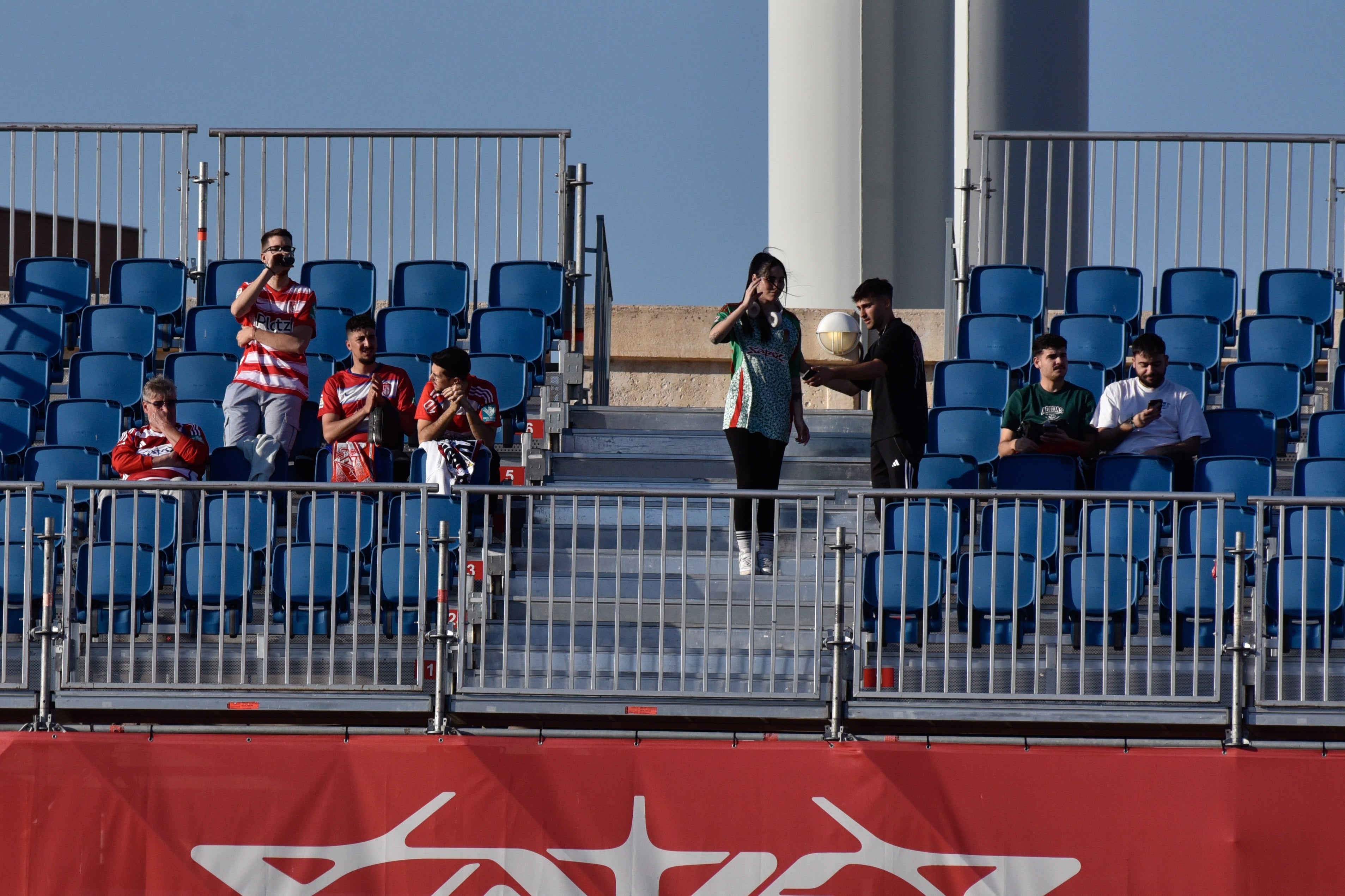 Encuéntrate en la grada del Granada-Eibar