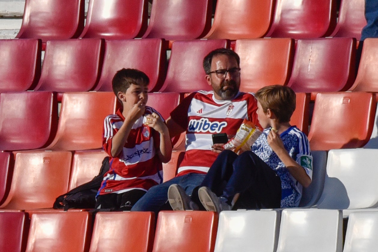 Encuéntrate en la grada del Granada-Eibar