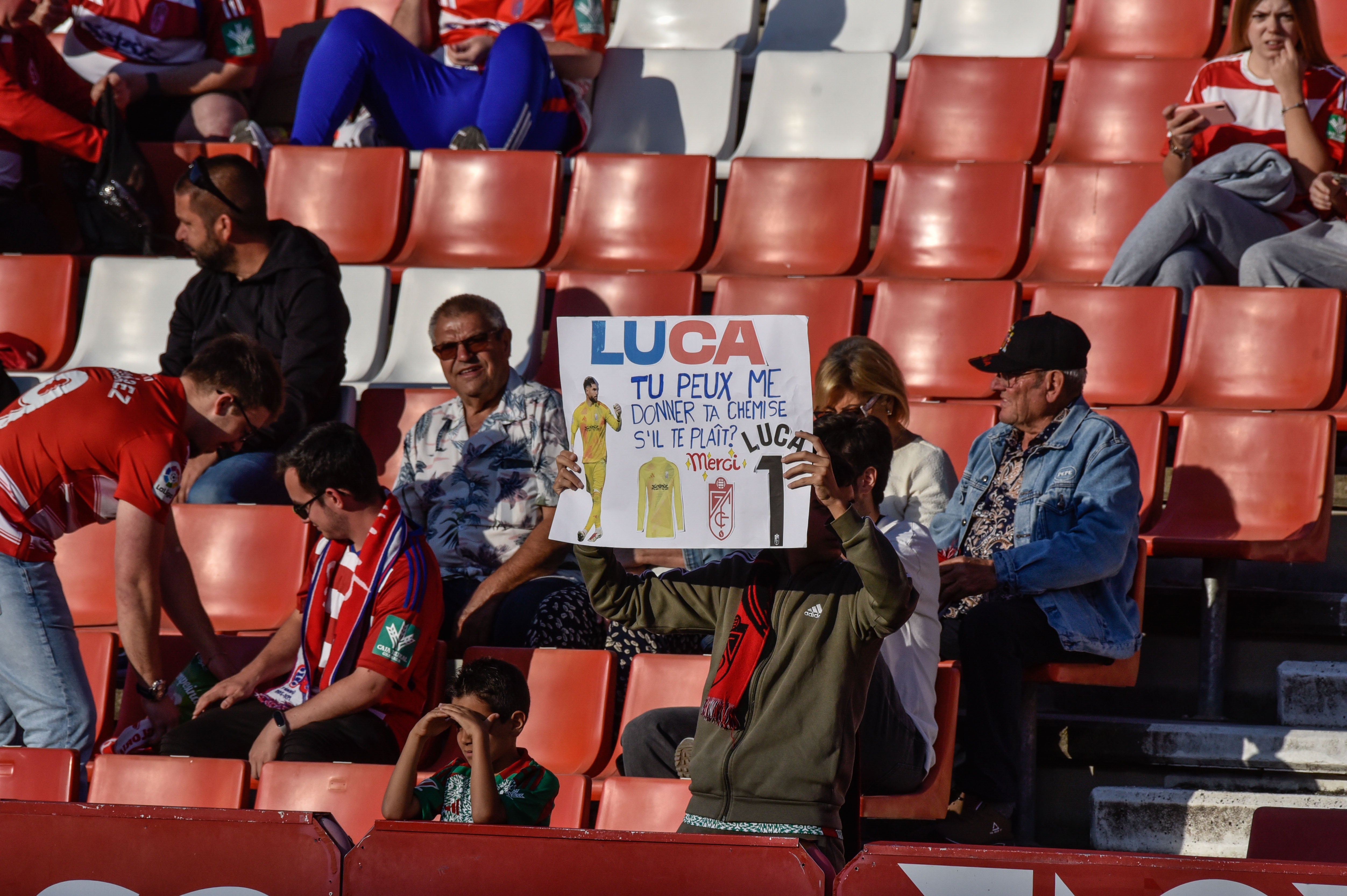 Encuéntrate en la grada del Granada-Eibar
