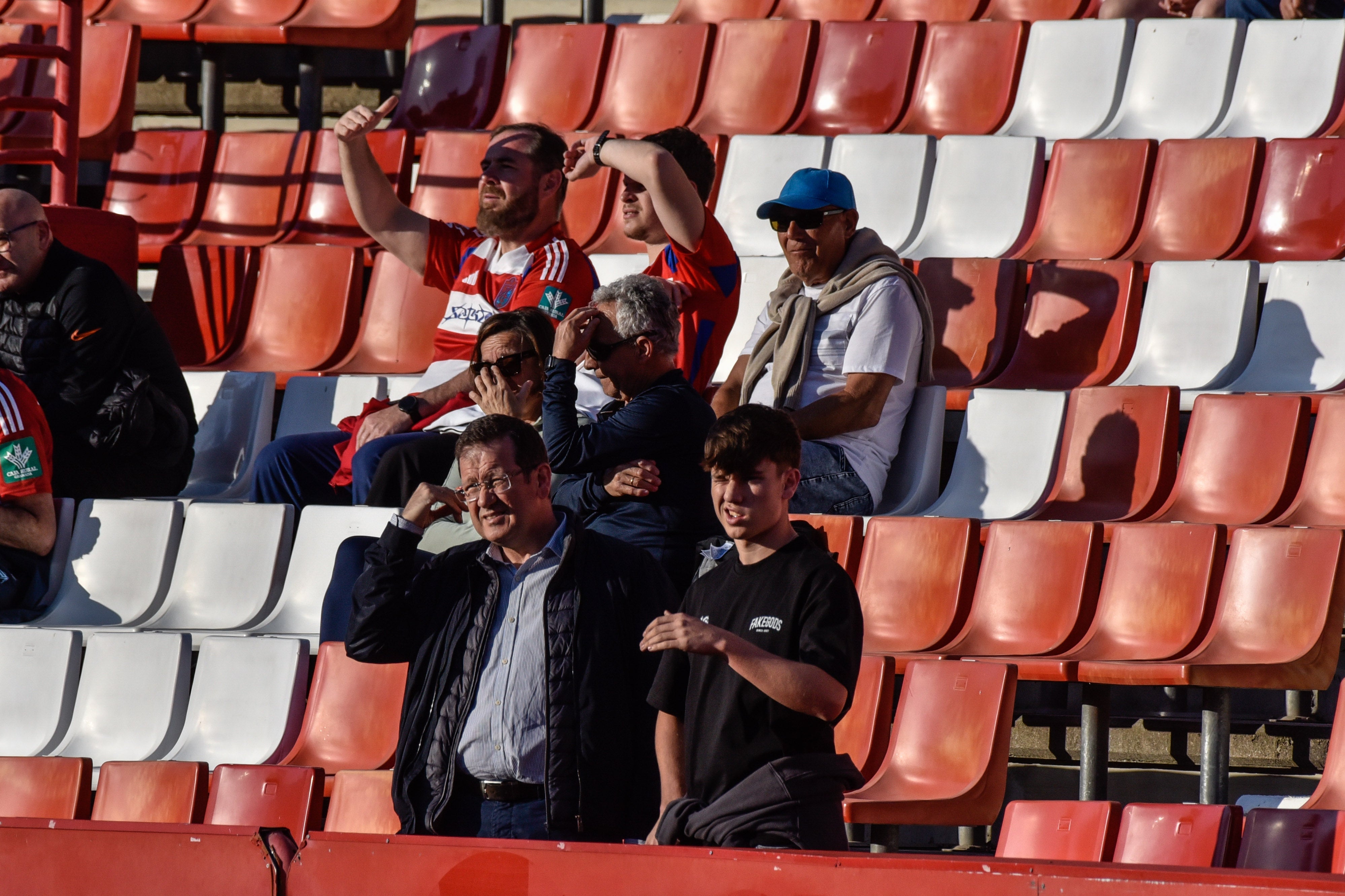 Encuéntrate en la grada del Granada-Eibar