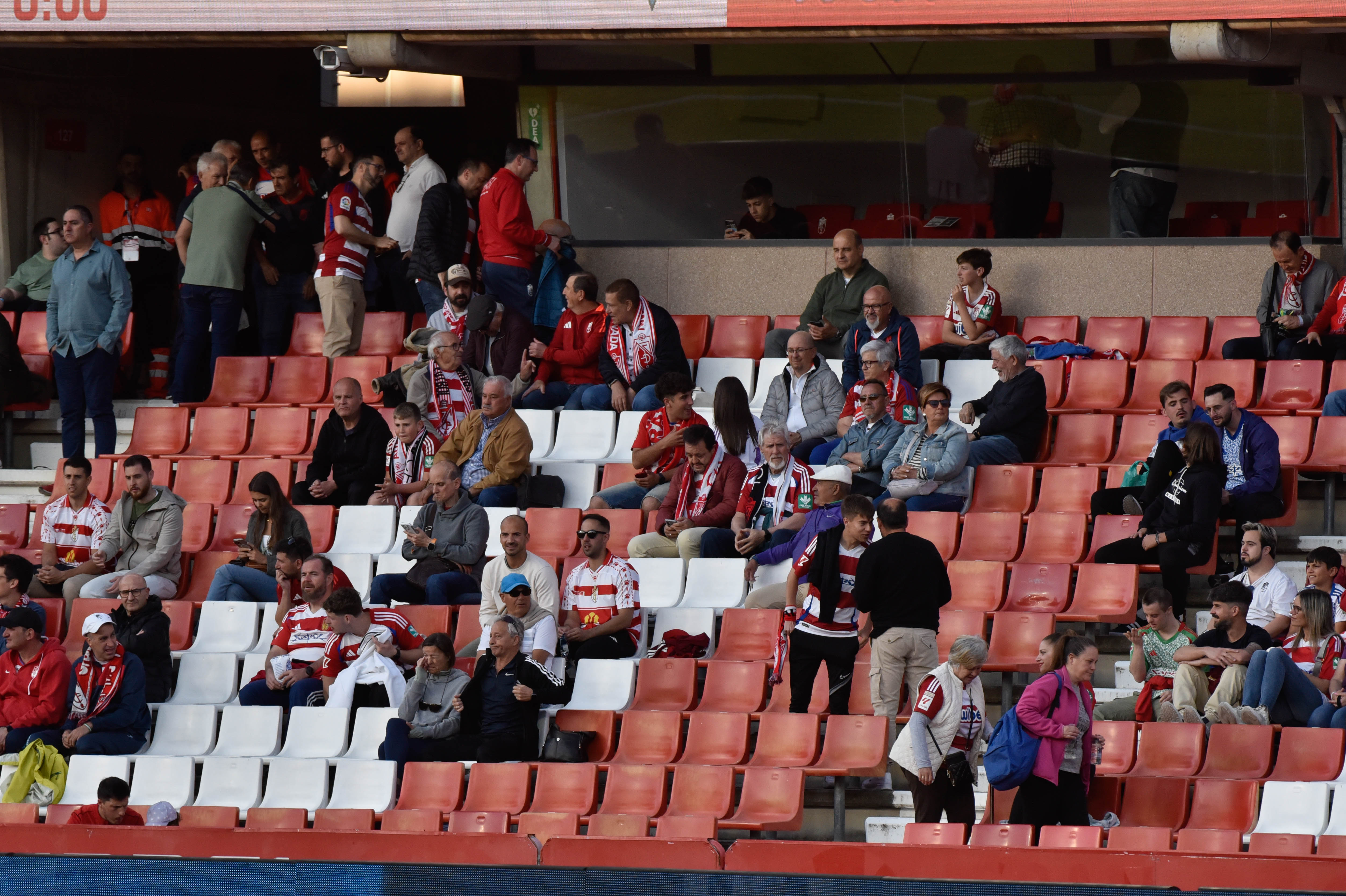 Encuéntrate en la grada del Granada-Eibar