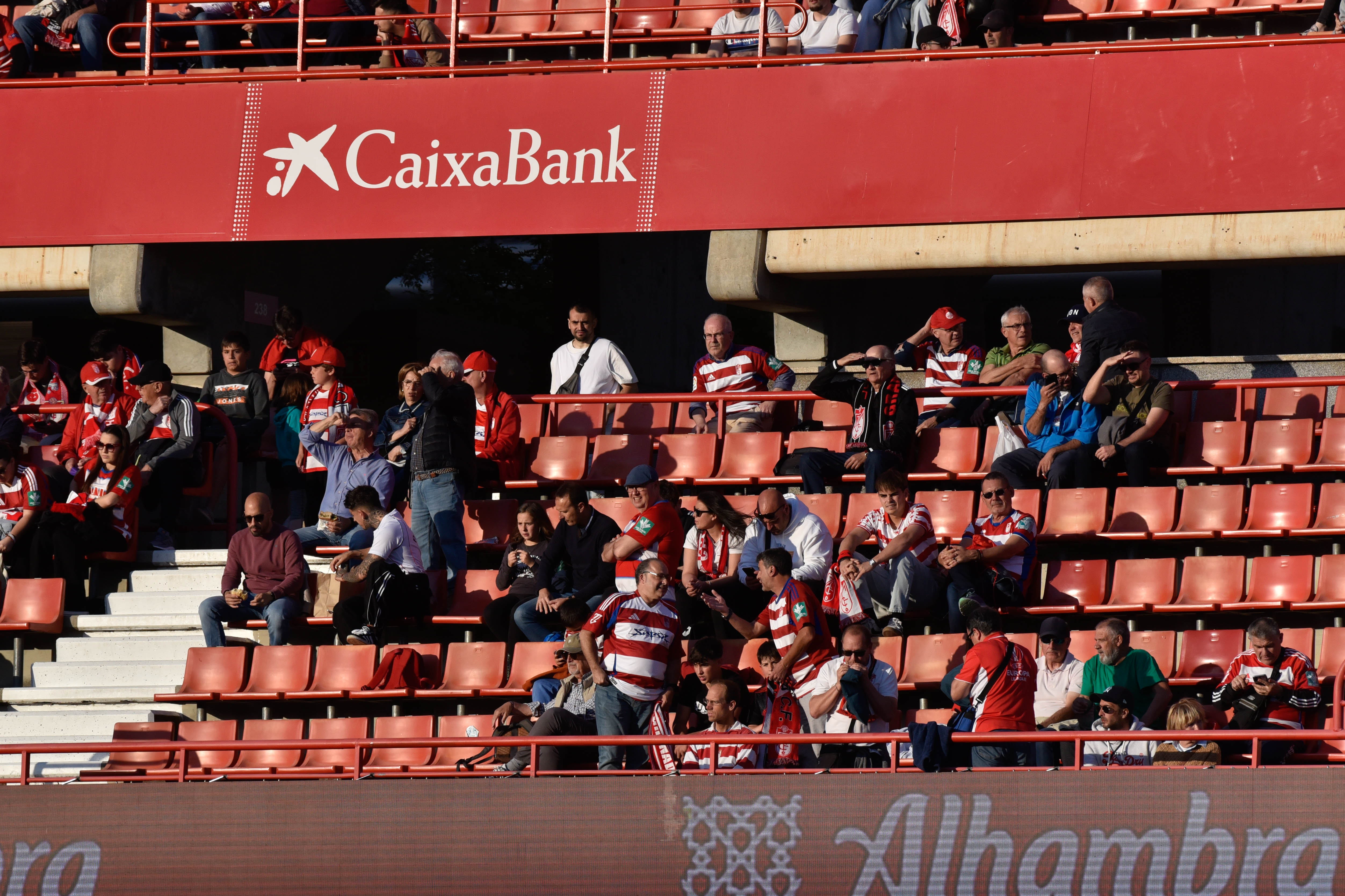 Encuéntrate en la grada del Granada-Eibar