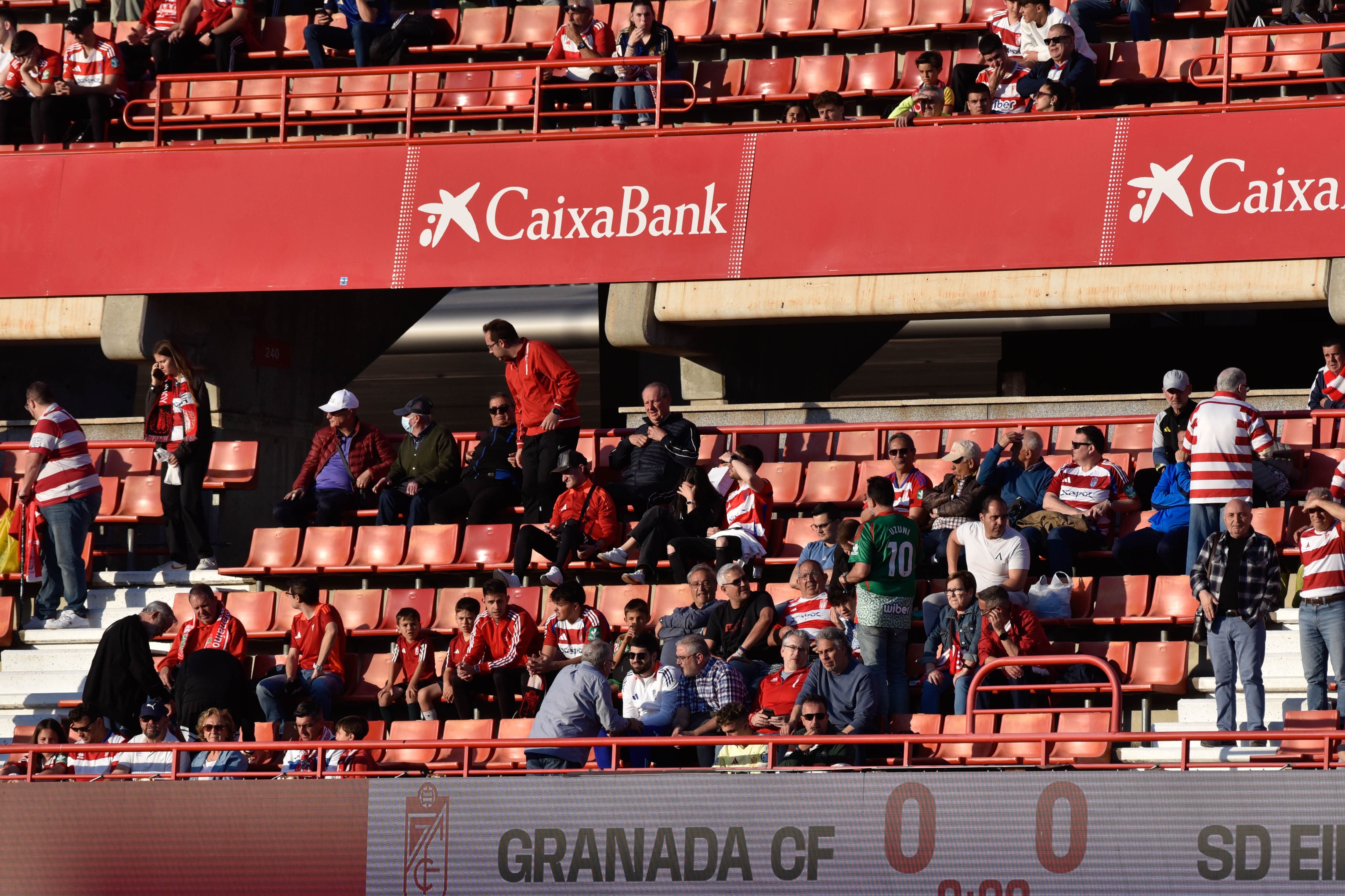 Encuéntrate en la grada del Granada-Eibar
