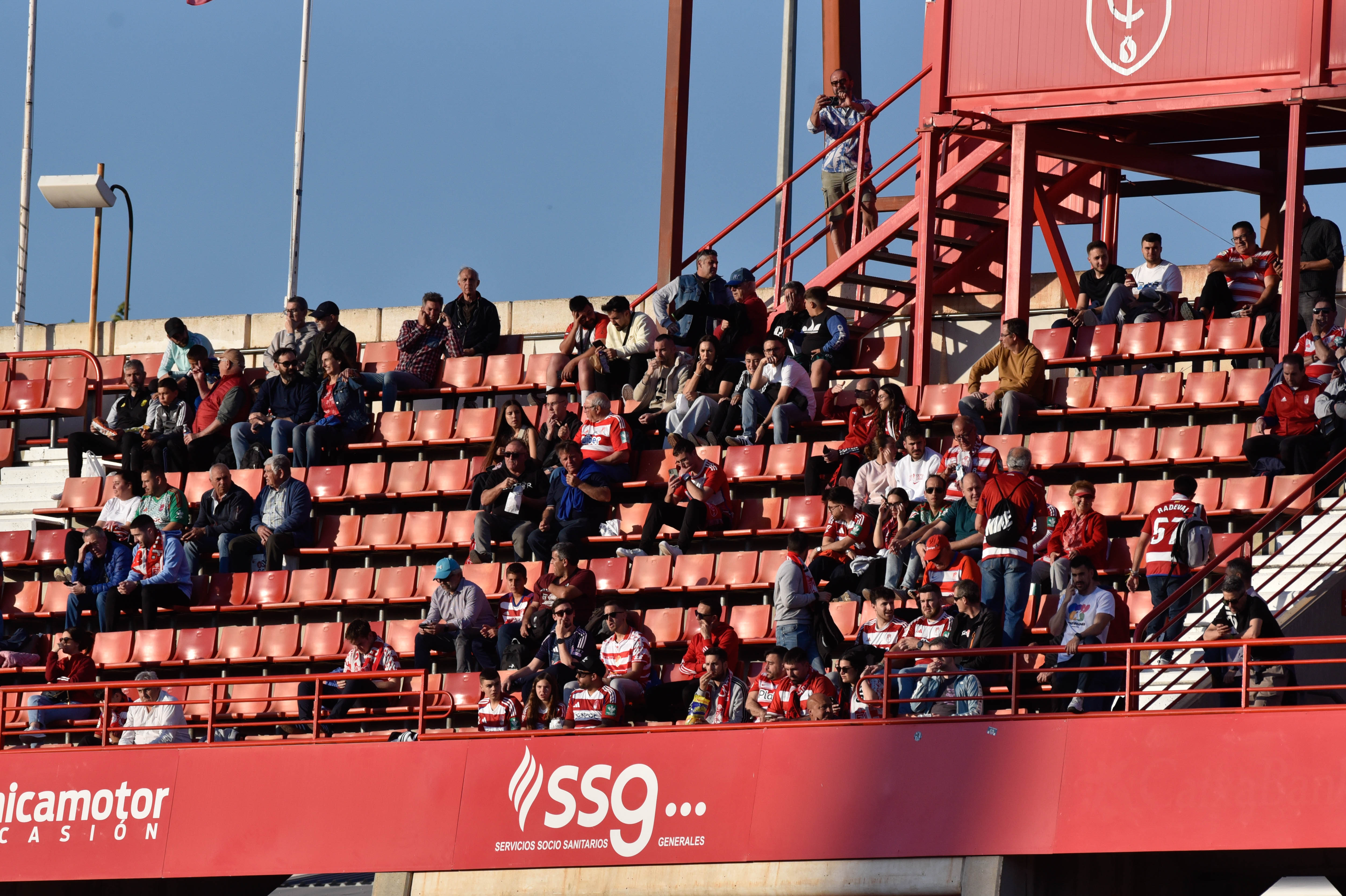 Encuéntrate en la grada del Granada-Eibar
