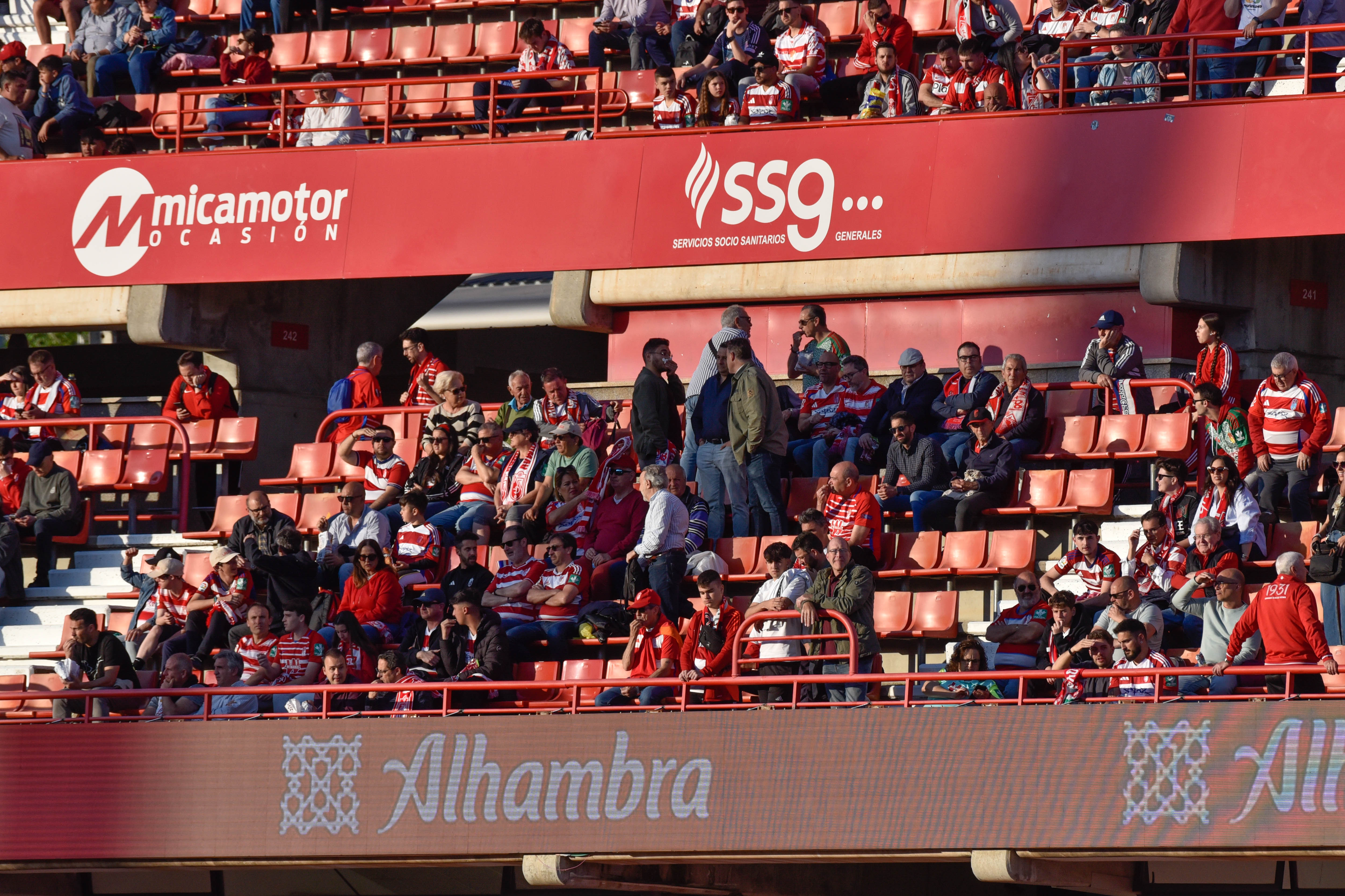 Encuéntrate en la grada del Granada-Eibar