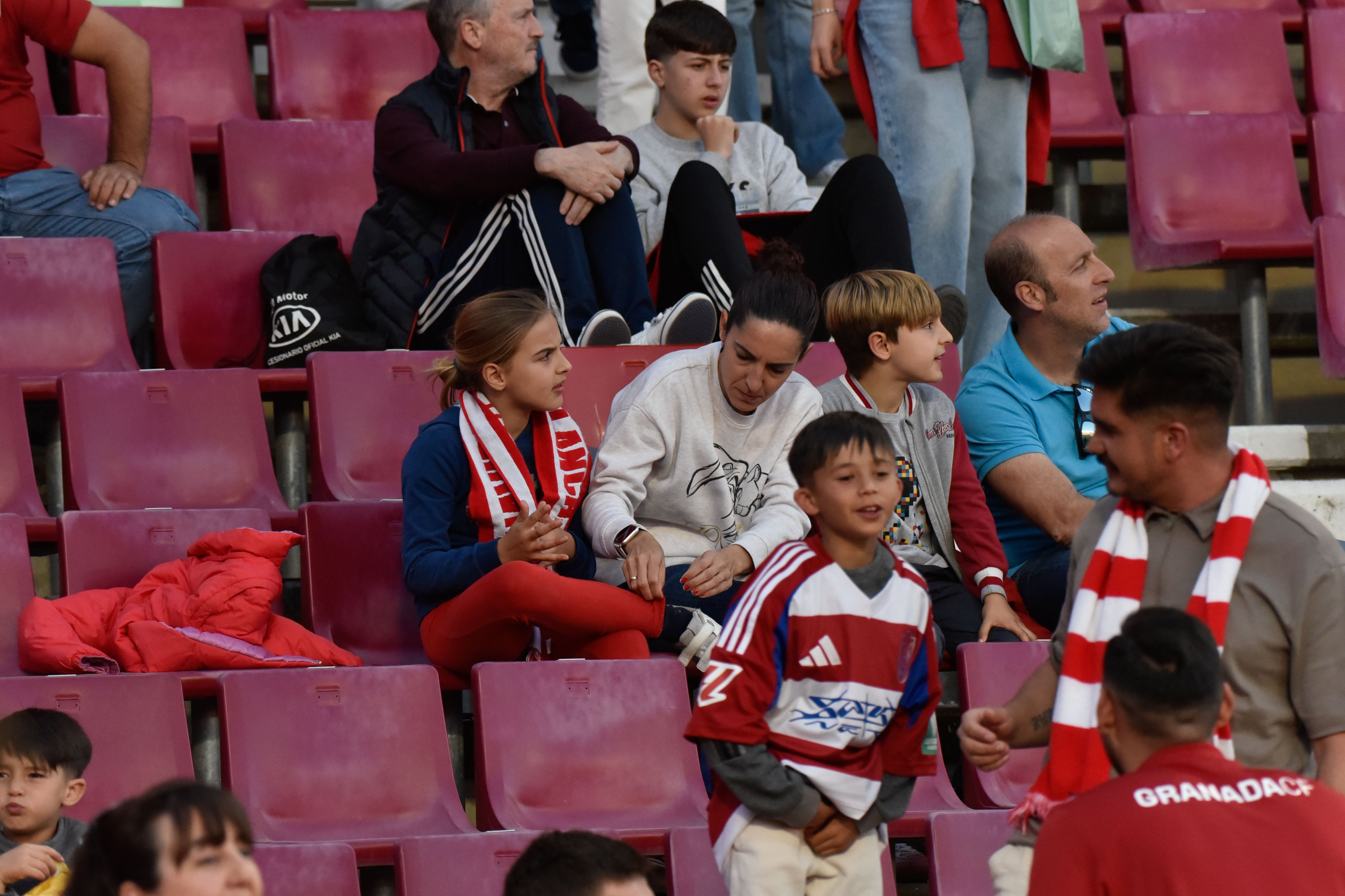 Encuéntrate en la grada del Granada-Eibar