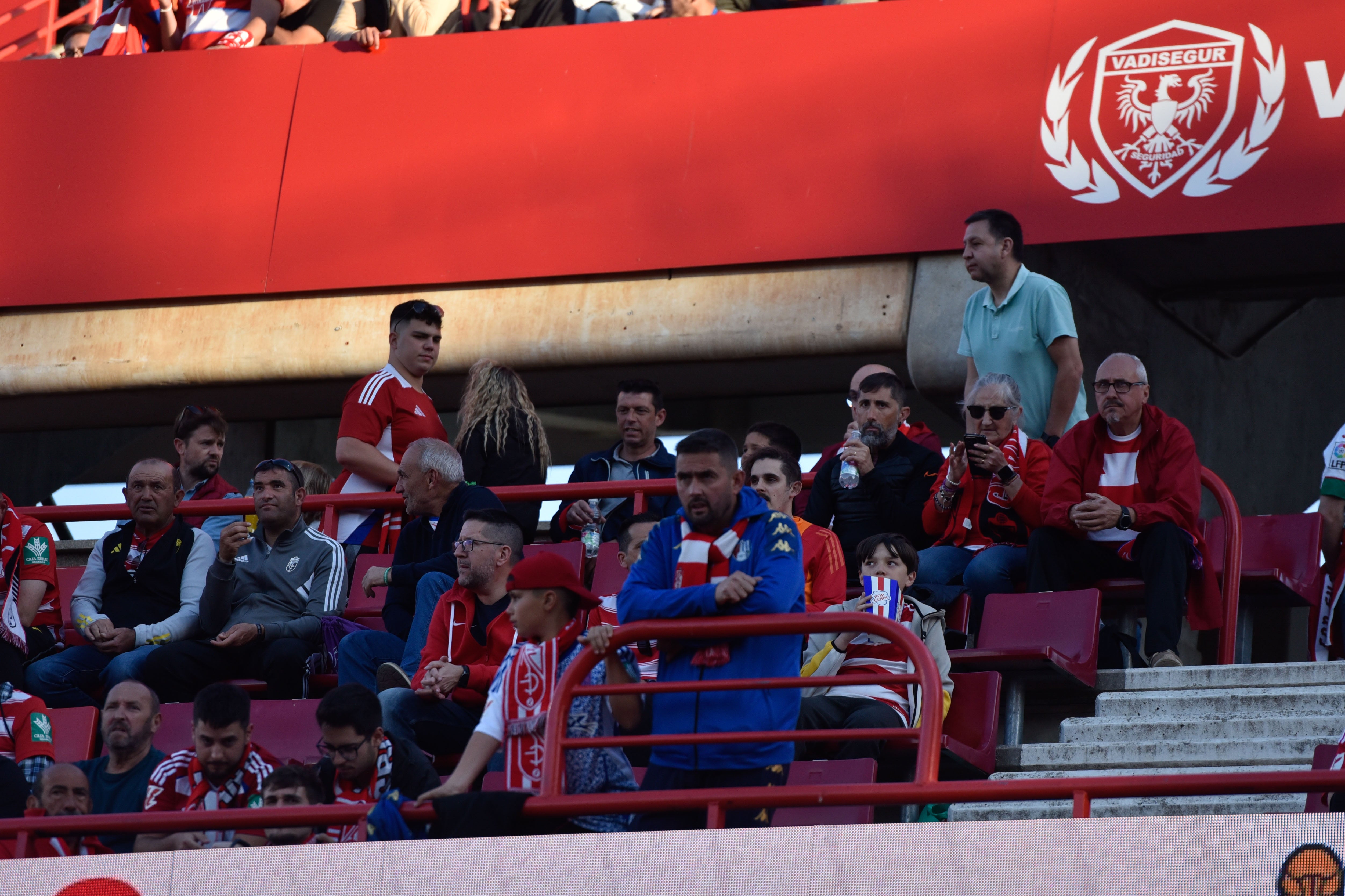 Encuéntrate en la grada del Granada-Eibar