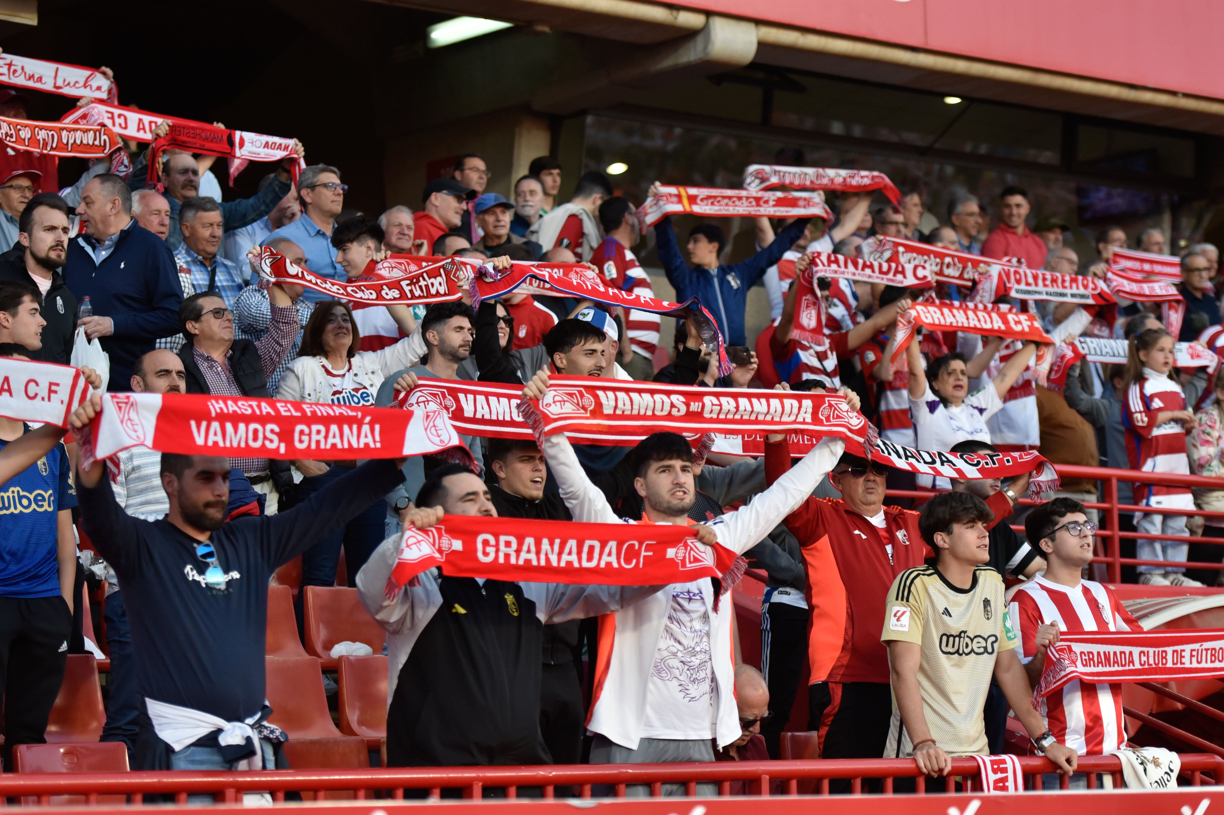 Encuéntrate en la grada del Granada-Eibar