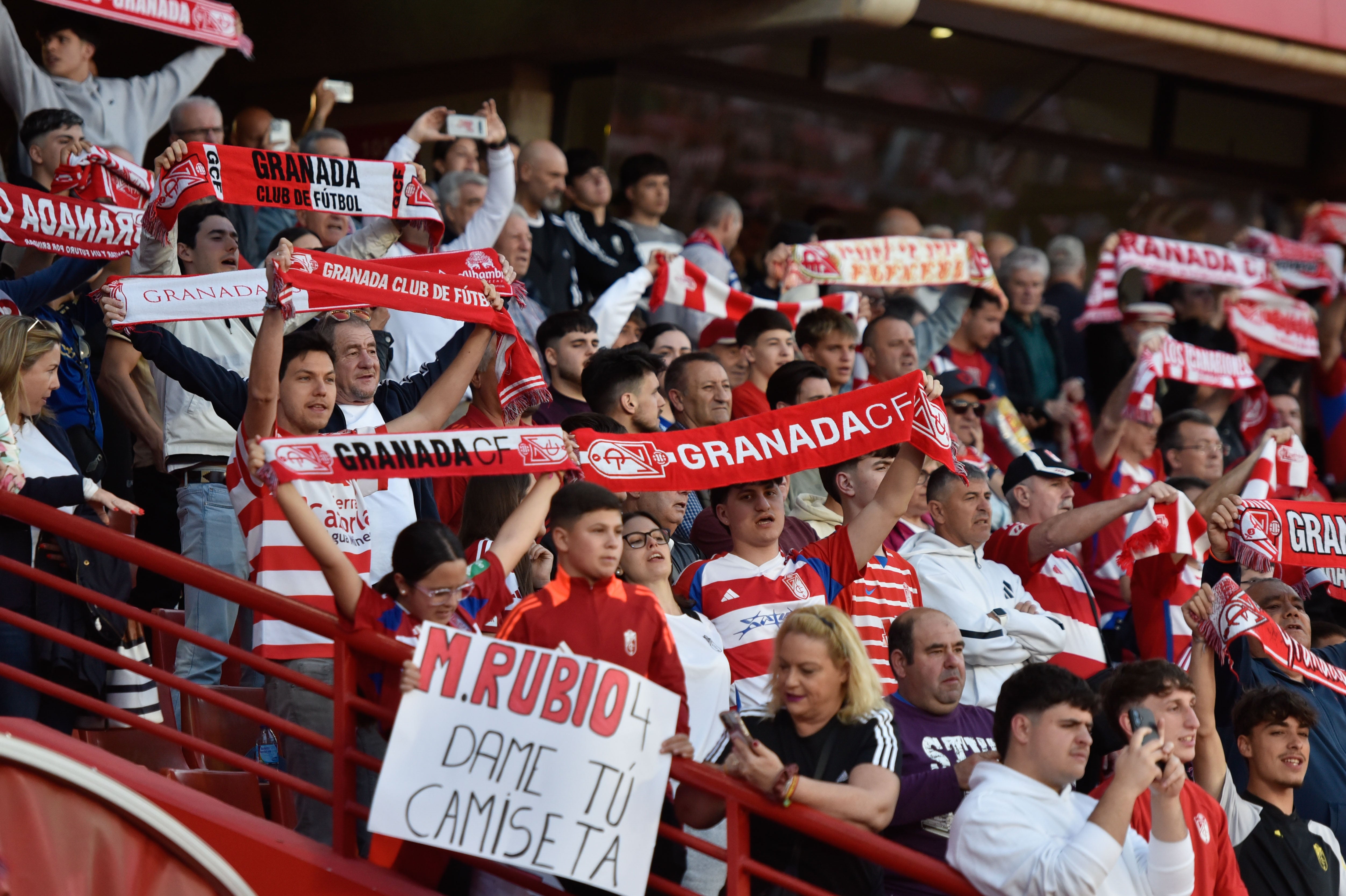 Encuéntrate en la grada del Granada-Eibar