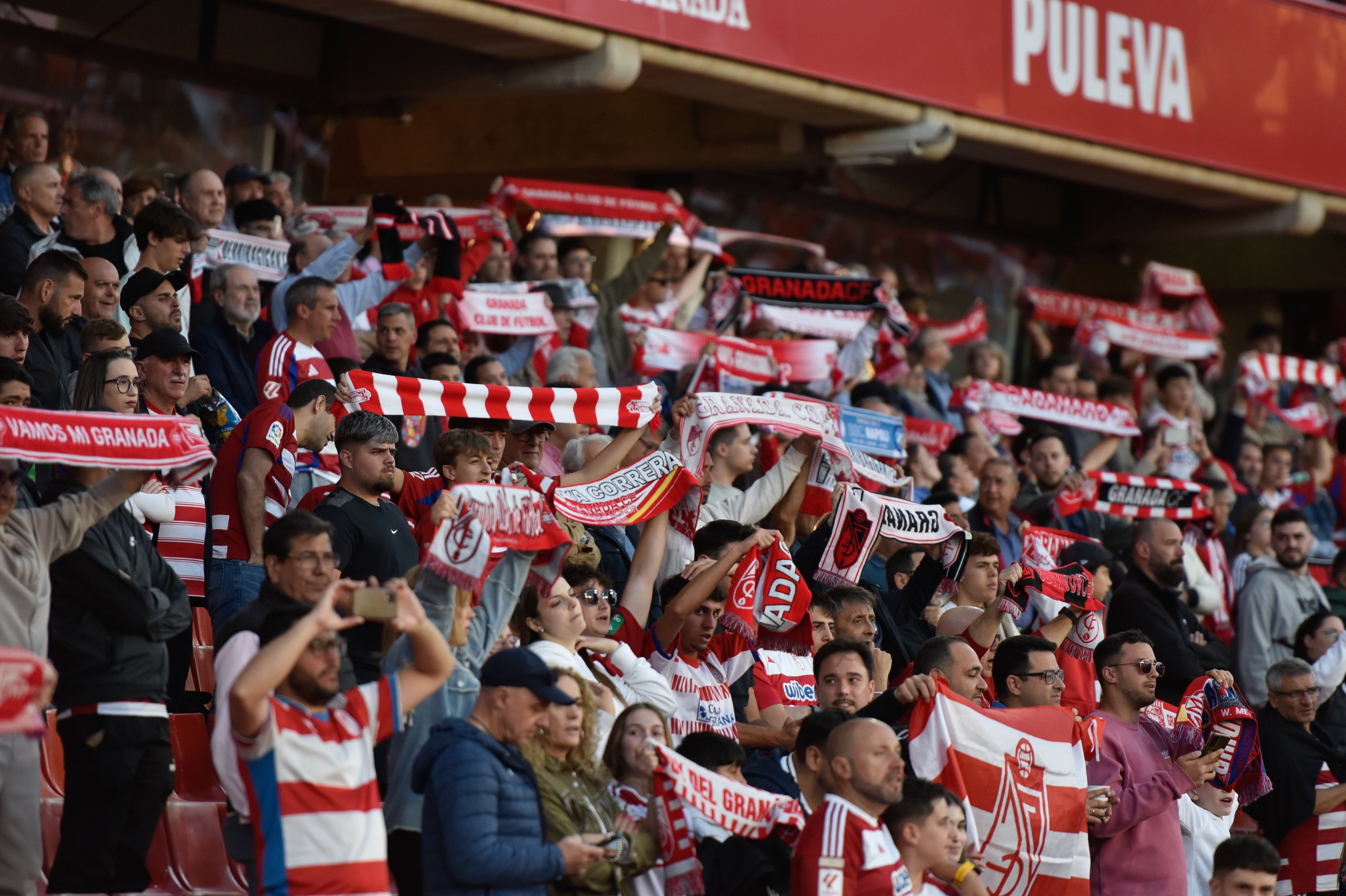 Encuéntrate en la grada del Granada-Eibar