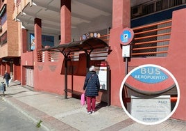 Una mujer lee el letrero de la supresión de la parada de bus colocado hace una década