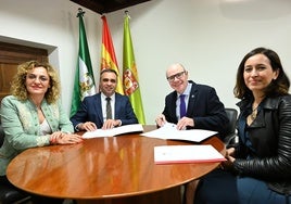 Firma del convenio entre Diputación y Universidad de Granada