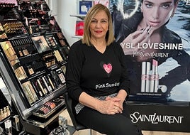 Montse Muñoz posa para IDEAL en uno de sus establecimientos.