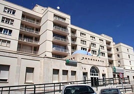 Exterior del centro de consultas externas 'Bola Azul'.