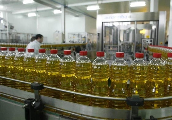 Fábrica de envasado de aceite.
