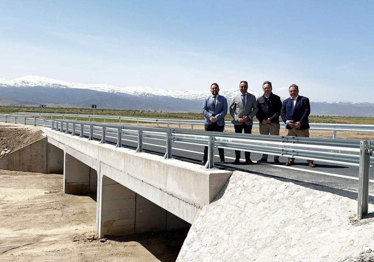 Diputación coloca una nueva infraestructura hidráulica en la gr-6103 de charches, colapsada por la dana | ideal