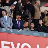 Sophia Yang, junto a sus invitados y los concejales Iglesias y Saavedra.