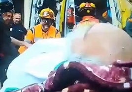 Acude a visitar a un familiar y lo encuentran en el pozo de su casa semiinconsciente y con hipotermia.