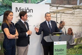El consejero de la Presidencia, Interior, Diálogo Social y Simplificación Administrativa, Antonio Sanz inaugura un Centro de Emprendimiento Digital centrado en la agricultura tecnológica en El Ejido.