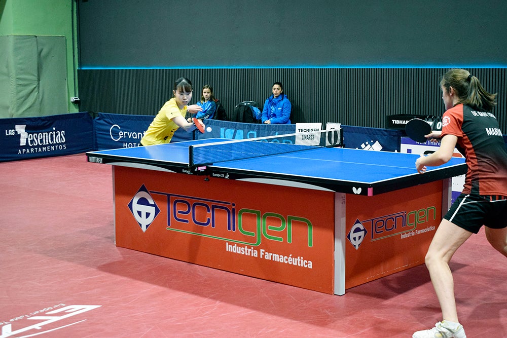 Sala del Real Club de Tenis de Mesa linarense.
