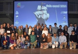 Foto de familia de la entrega de distinciones de la Andaluza de Vela.