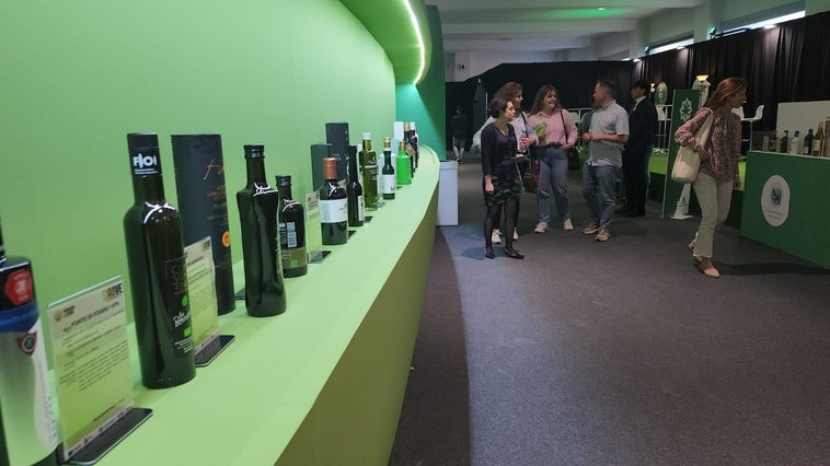 Visitantes en el Salón Internacional del Aceite de Oliva.