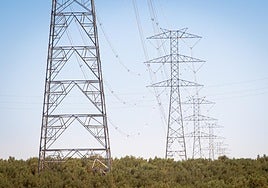 Línea eléctrica de 400 kv a su paso por la provincia de Granada