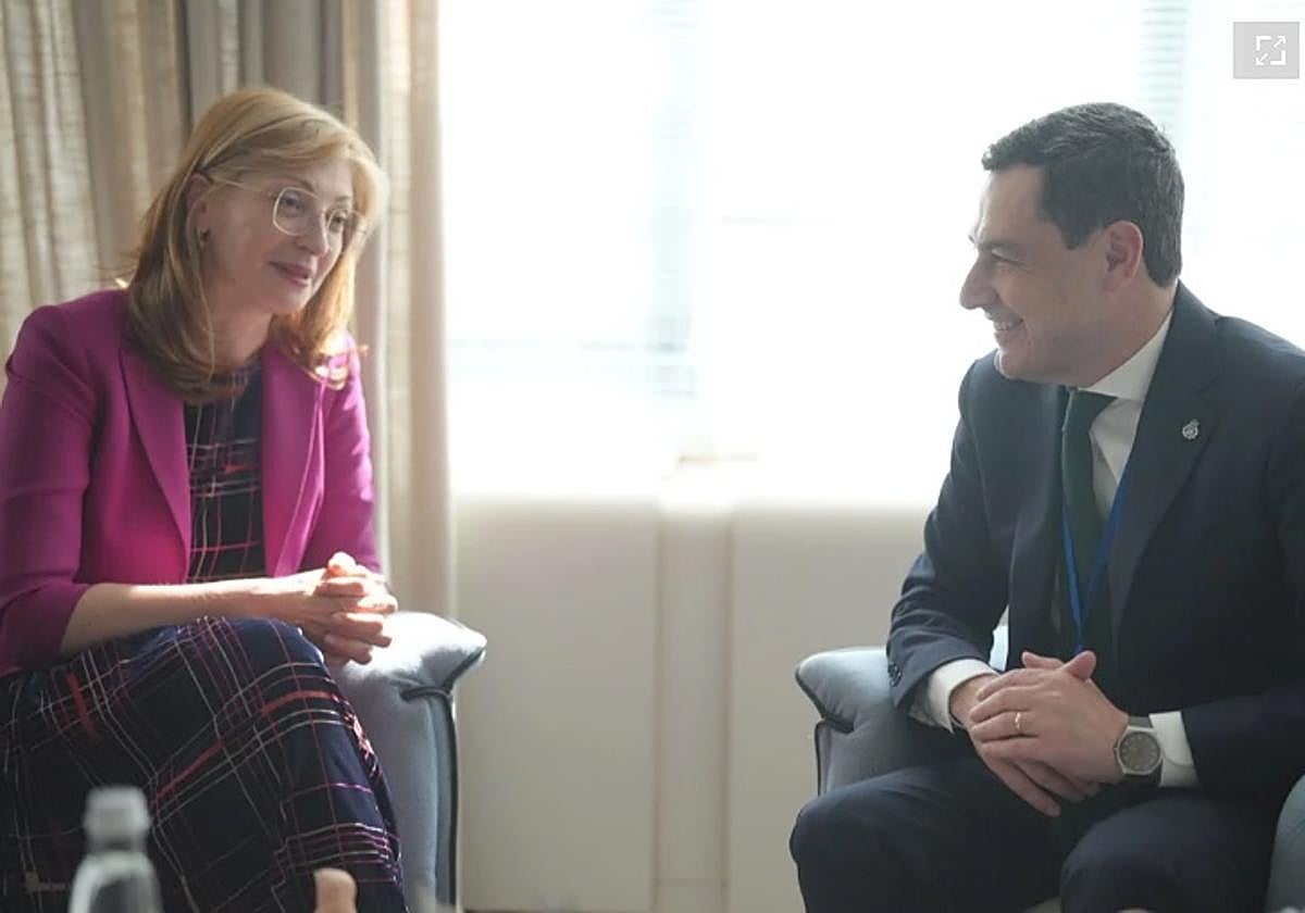 Juanma Moreno, en su encuentro con la comisaria de Innovación, Ekaterina Zaharieva.