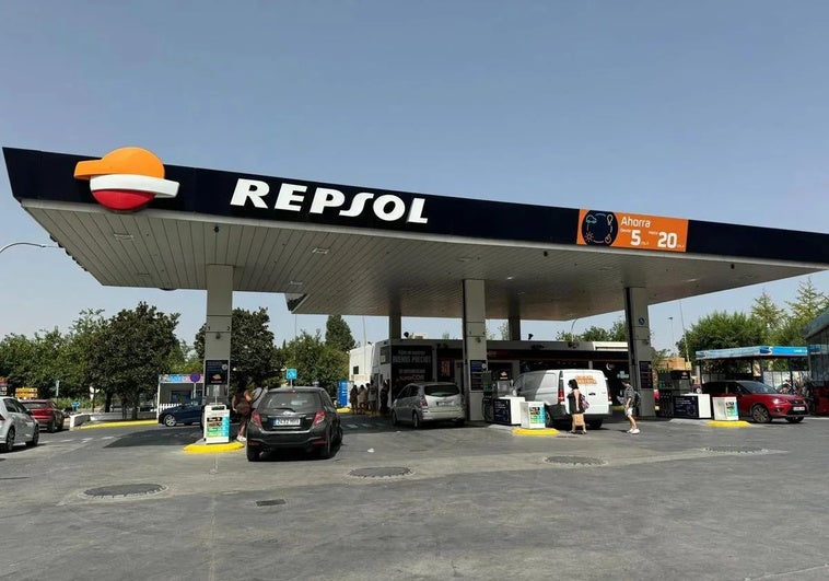 Repsol rebaja el precio del diésel «renovable» en sus 1.000 gasolineras