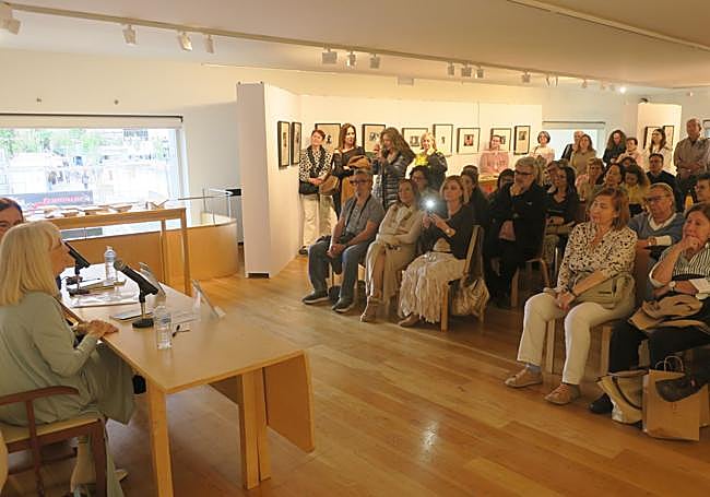 Carmen Canet llenó la sala Zaida.